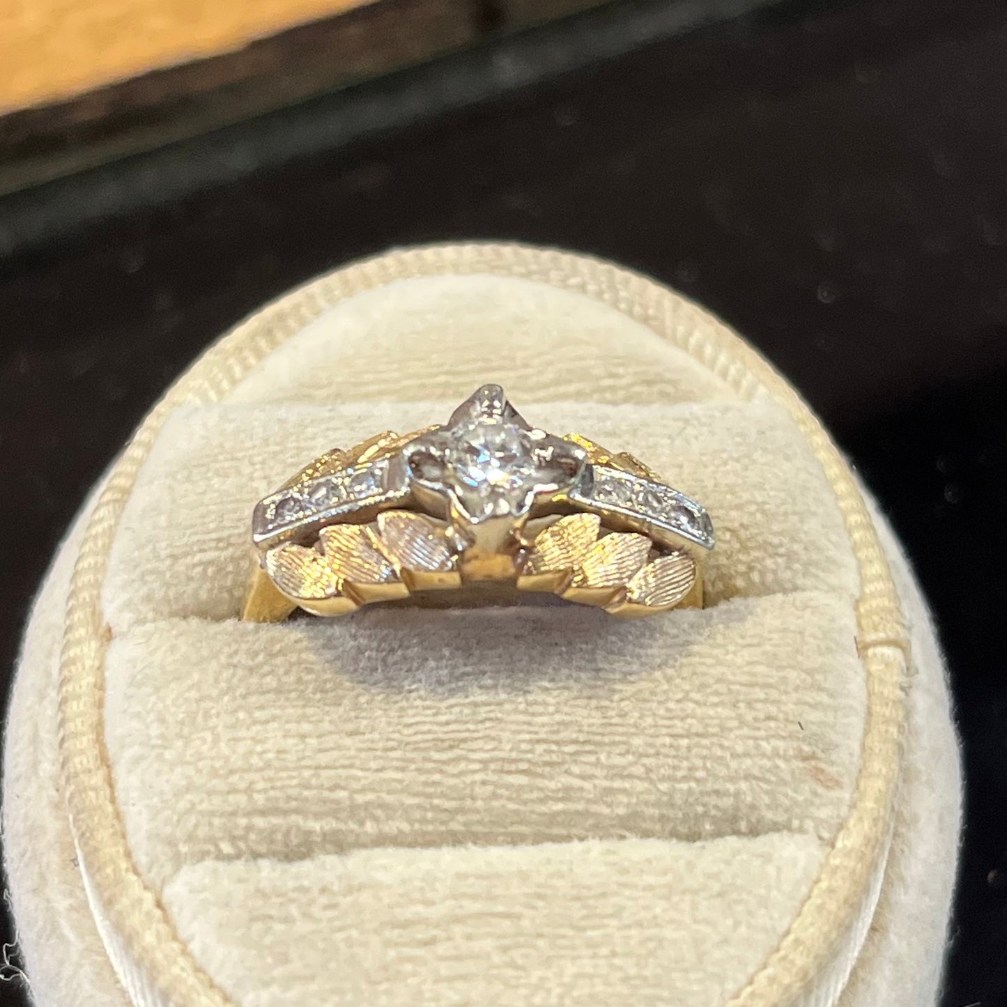 Retro 1960s Laurel Leaf Design Ring