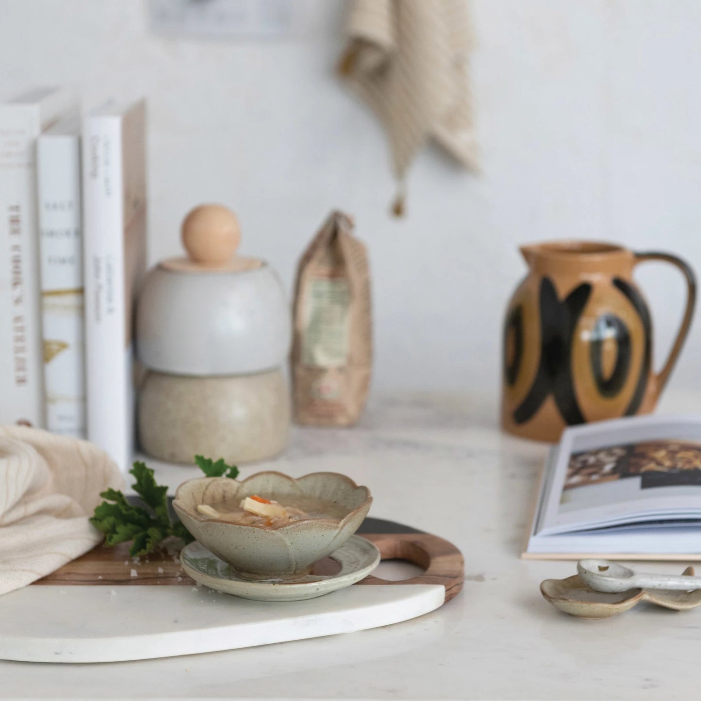 Debossed Stoneware Flower Shaped Bowl