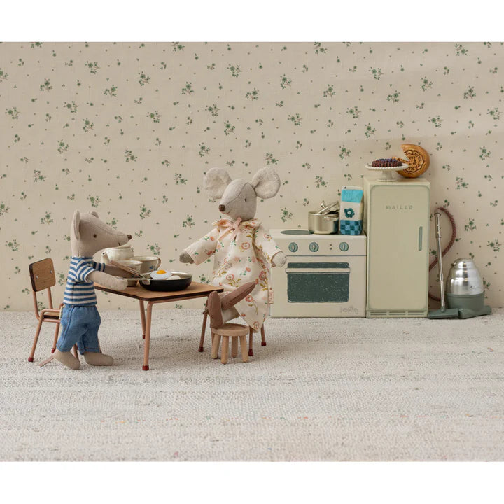 Table & Chair Set, Mouse
