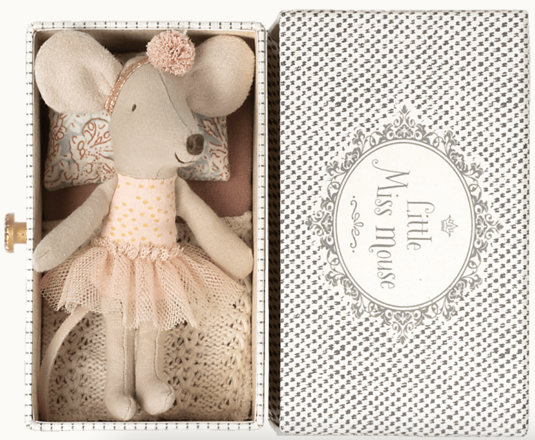 Little Sister Mouse in Daybed