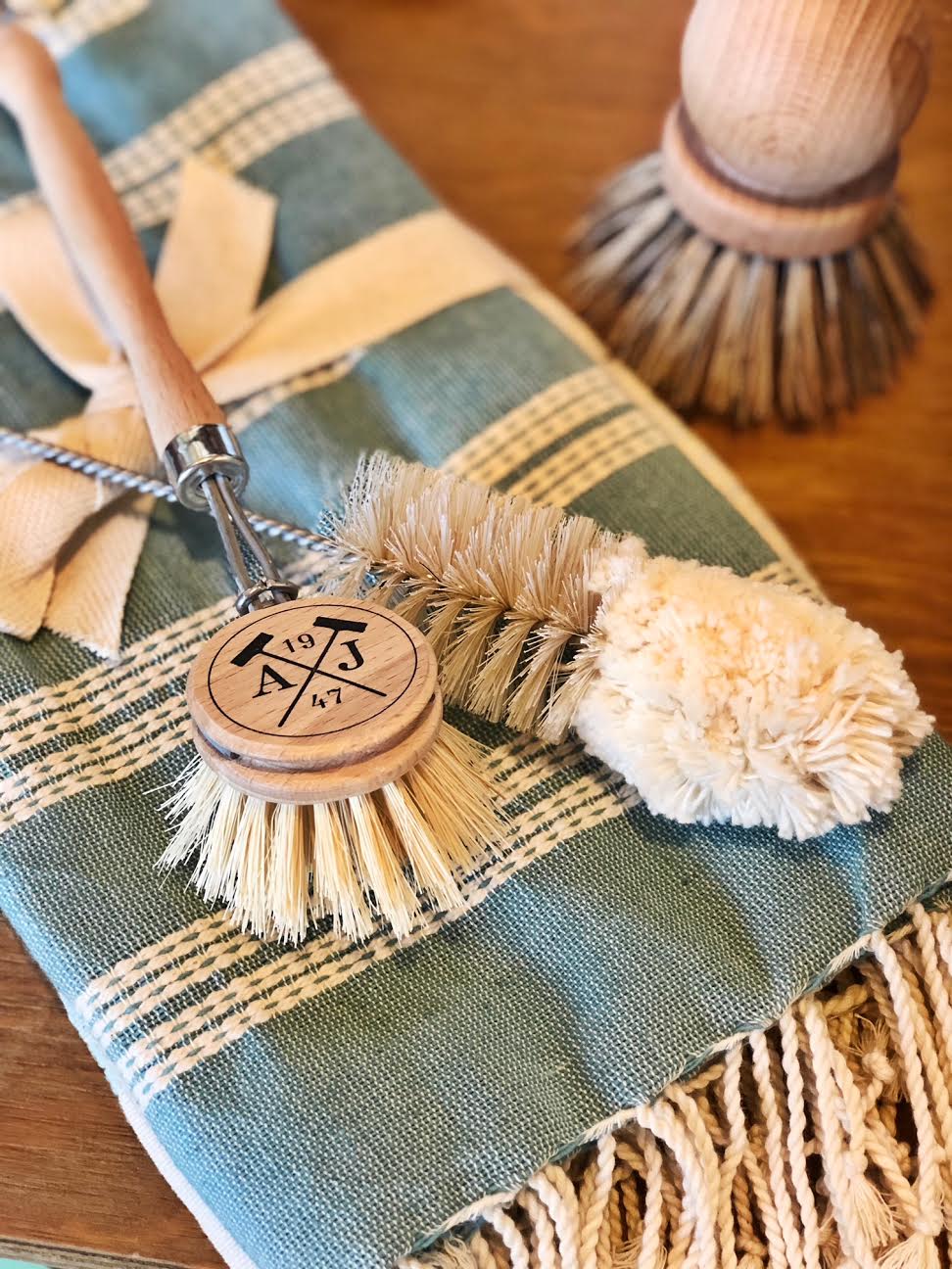 Handled Dish Brush - Gold Leaf